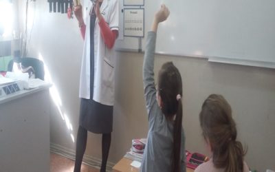 Spotkanie klas I z pielęgniarką szkolną