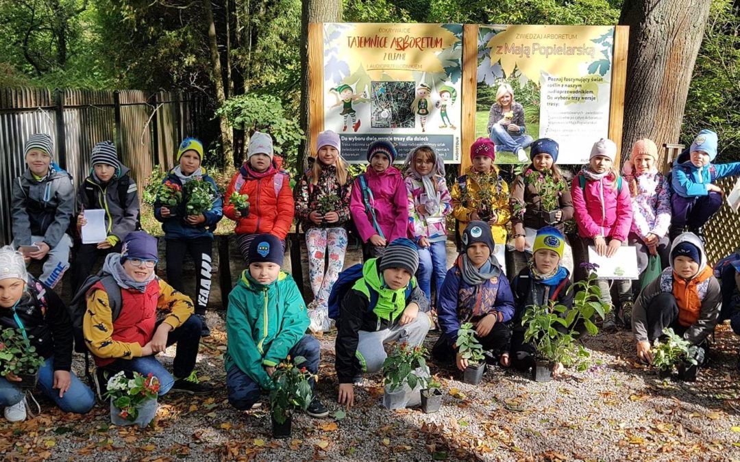 Wycieczka uczniów klasy II e do Arboretum oraz Centrum Edukacji Przyrodniczej i Leśnej w Rogowie