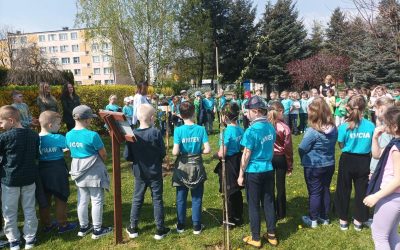 Pasowanie uczniów klas I na członków Szkolnego Koła Ligi Ochrony Przyrody przy Szkole Podstawowej nr 4.