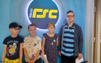 Laureaci XLII Małego Konkursu Recytatorskiego odwiedzili  rozgłośnię  Radia RSC