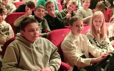 Wycieczka klasy 5b i 5d do teatru na spektakl pt.” Ania z Zielonego Wzgórza” w Teatrze Kamienica, oraz nietypowa lekcja wf-u w parku rozrywki w Warszawie