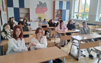 Spotkanie uczniów klas ósmych z przedstawicielką hospicjum